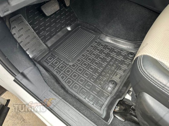 Коврики на Subaru Forester 5 SK с перемычкой