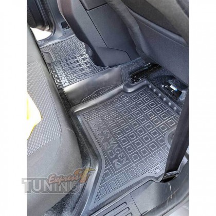 Резиновые коврики для Volkswagen Amarok 2 с перемычкой
