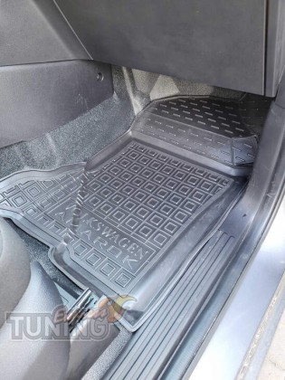 Резиновые коврики на Volkswagen Amarok 2 с перемычкой