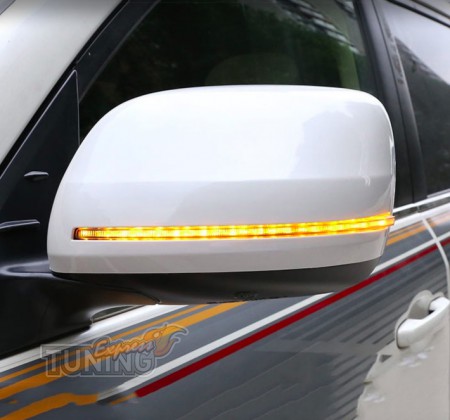 Накладки зеркал Тойота Ленд Крузер 200 с LED повторителми