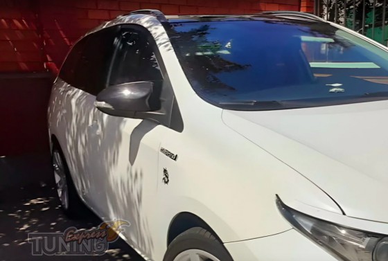 Накладки зеркал на Toyota Auris E180 черные