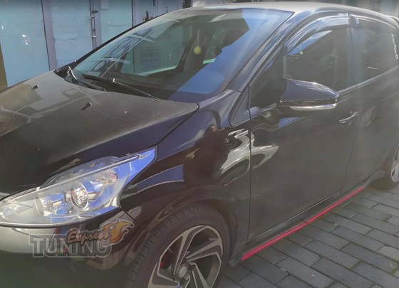 Накладки на зеркала Peugeot 208 черные
