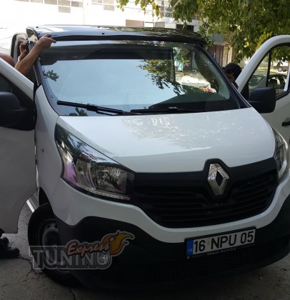 Передний спойлер над стеклом Renault Trafic 3