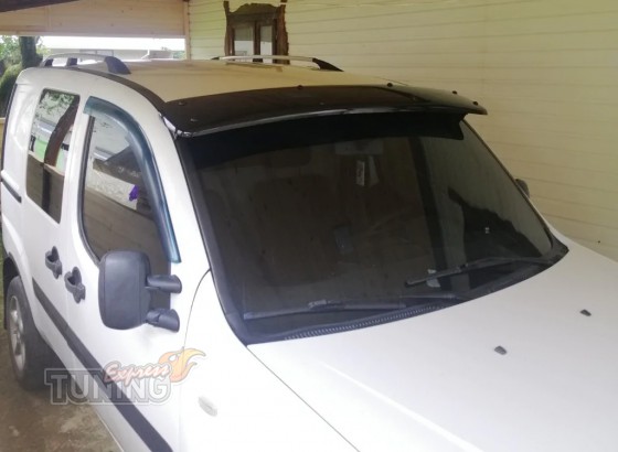 Модельный козырек над стеклом Fiat Doblo 1