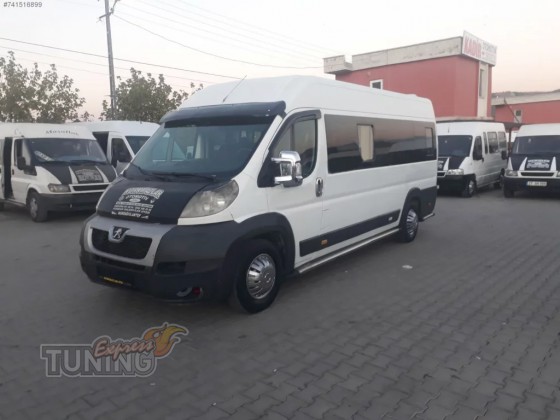 Модельный спойлер на стекло Peugeot Boxer 2