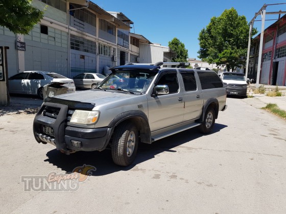 Пластиковый козырек для Nissan NP300