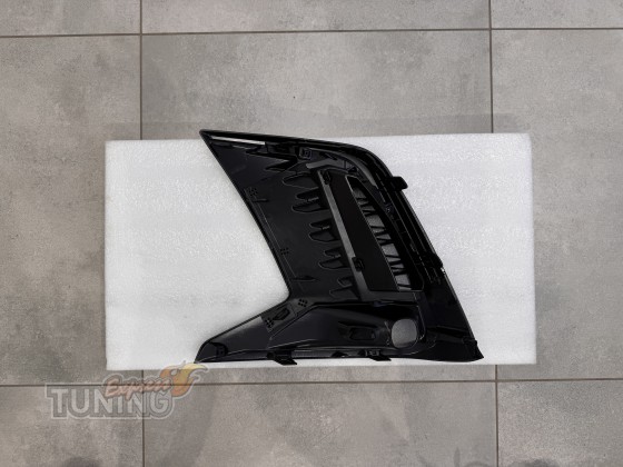 Черная вставка в бампер под туманку LExus NX 2