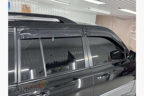 Боковые ветровики на Lexus LX470 фото