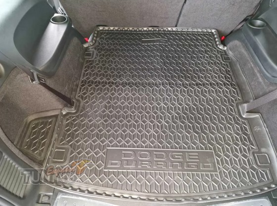 Резиновый коврик в багажник Dodge Durango 3