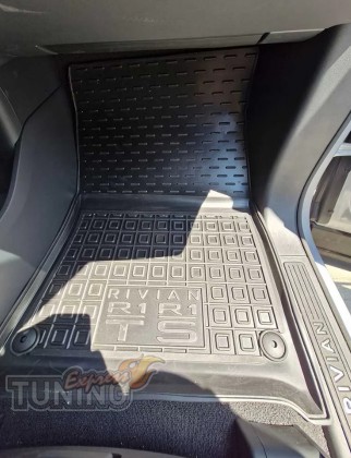Резиновые коврики Rivian R1S