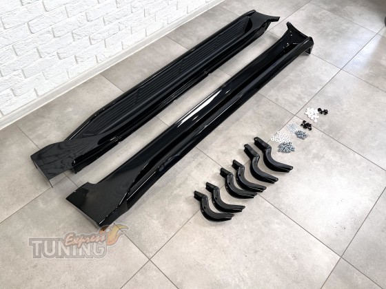 Модельные пороги Toyota Land Cruiser 200 в стиле Lexus