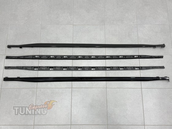 Комплект порогов в дизайне R-Line для Volkswagen Golf 8