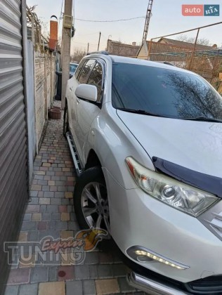 Купить алюминиевые пороги для Toyota Highlander 2