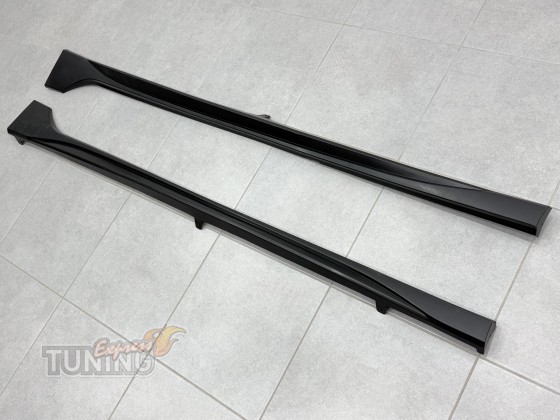 Пластиковые пороги R-Line для Volkswagen Golf 8