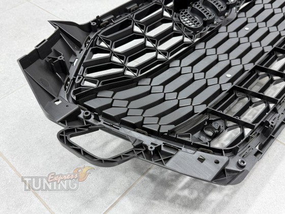 Решетка на Audi A4 B9 2020-2024 рестайл дизайн RS4