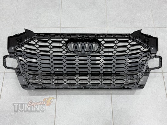 Фирменная решетка на Audi A4 B9 2020-2024 RS4 дизайн фото