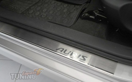 Накладки на пороги Тойота Аурис 5D(защитные накладки Toyota Auri