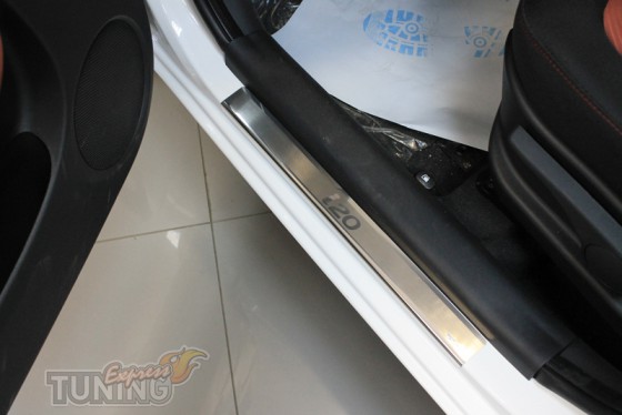 Накладки на пороги Хендай i20 (защитные накладки Hyundai i20)