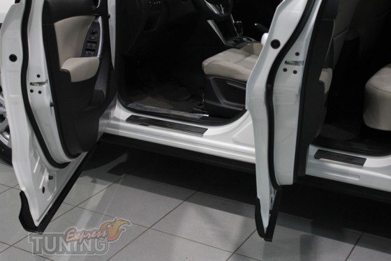 Накладки на пороги в машину Мазда СХ-5 (защитные накладки Mazda 