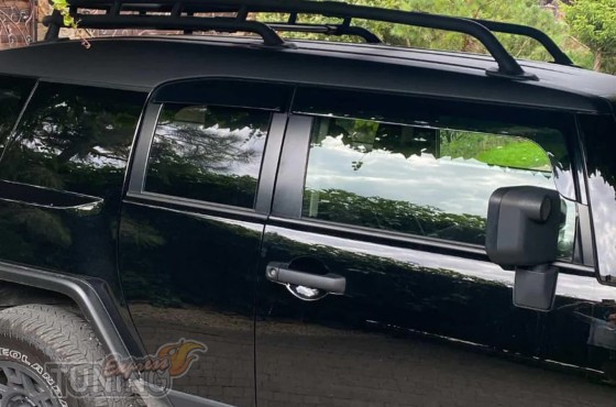 Оригинальные ветровики на Toyota FJ Cruiser оригинал
