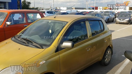 дефлекторы окон Toyota Yaris 1
