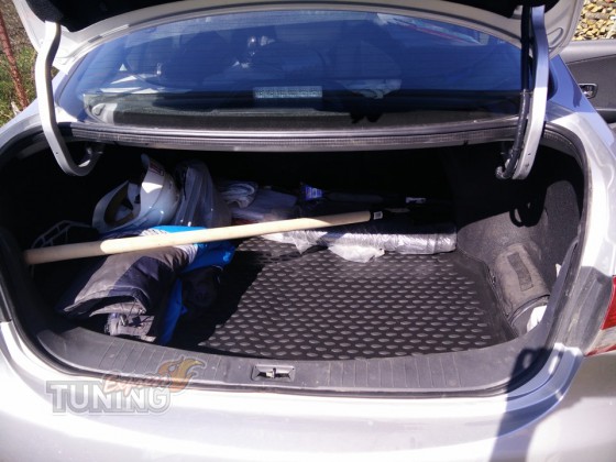 Резиновый коврик в багажник Nissan Almera G15 Фото