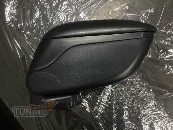 оригинальный подлокотник на Renault Dokker
