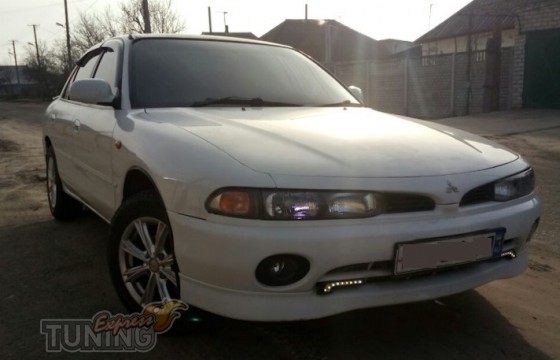 Фирменные ветровики на двери Mitsubishi Galant 7 
