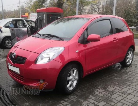 Оригинальные ветровики для Toyota Yaris 2 3d фото
