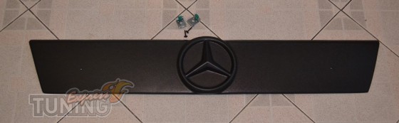Купить переднюю накладку на решетку радиатора на Mercedes Vito W