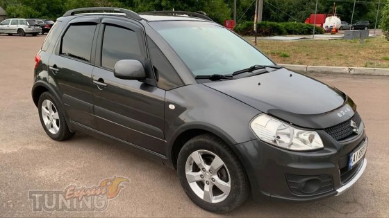 Мухобойка на капот Suzuki SX4 1 поколения