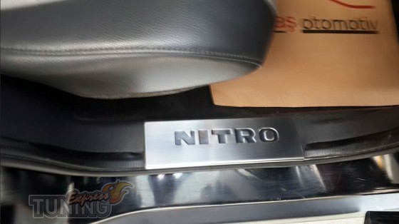 Накладки внутренних порогов Dodge Nitro