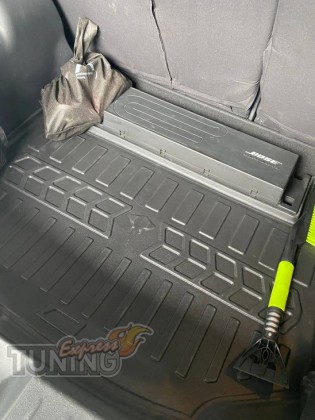 Резиновый коврик багажника Nissan Leaf 2 с сабвуфером